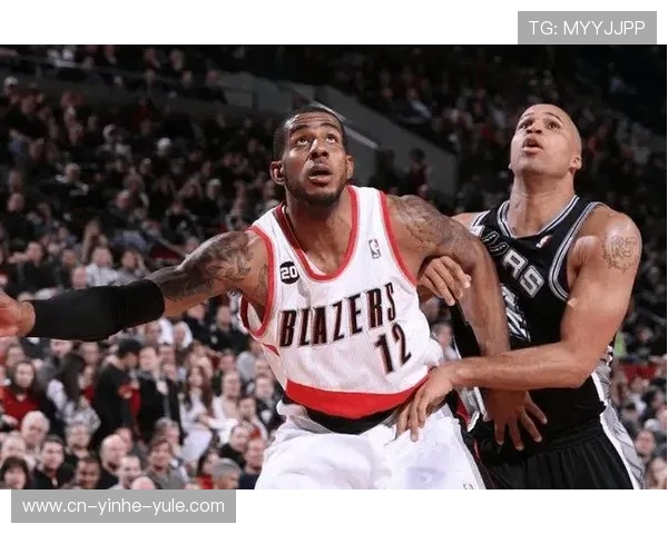 NBA赛场风云再起联盟顶尖球星激烈对决精彩瞬间回顾